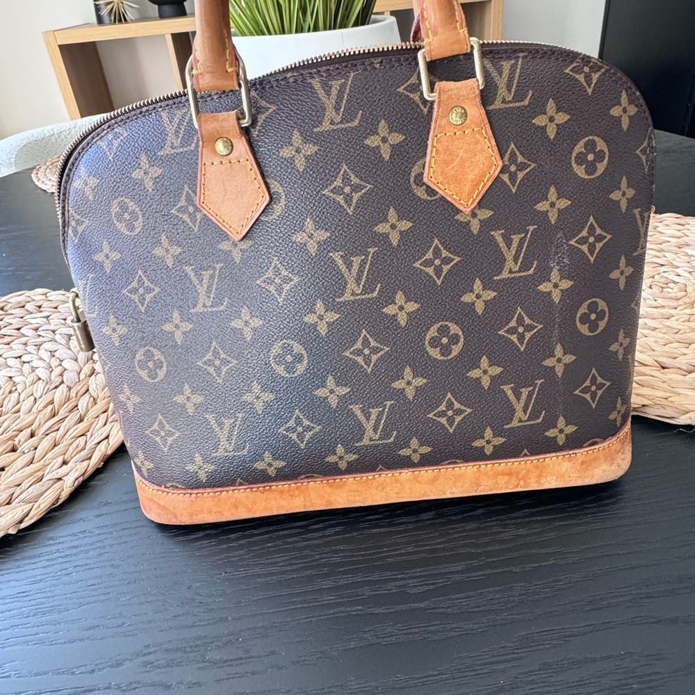 Louie Vuitton Alma PM bag